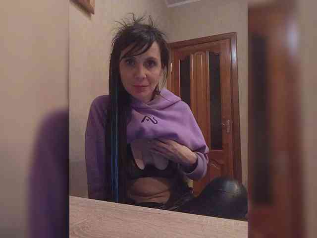 Hellenalonenochka webcam