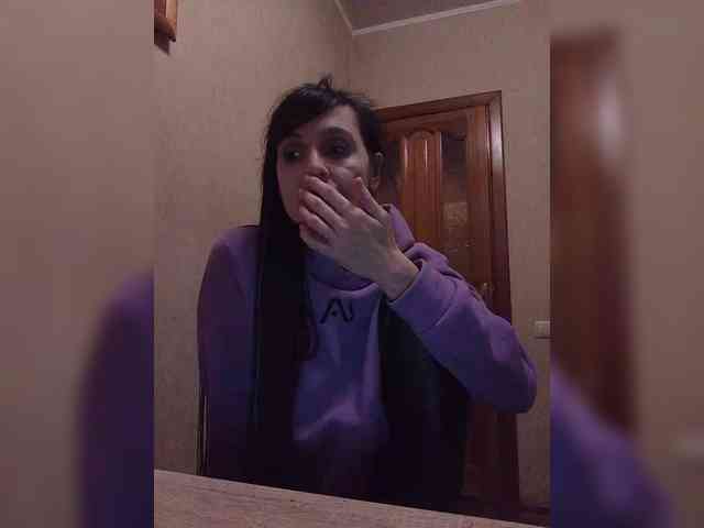 Hellenalonenochka webcam