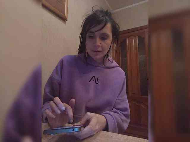 Hellenalonenochka webcam