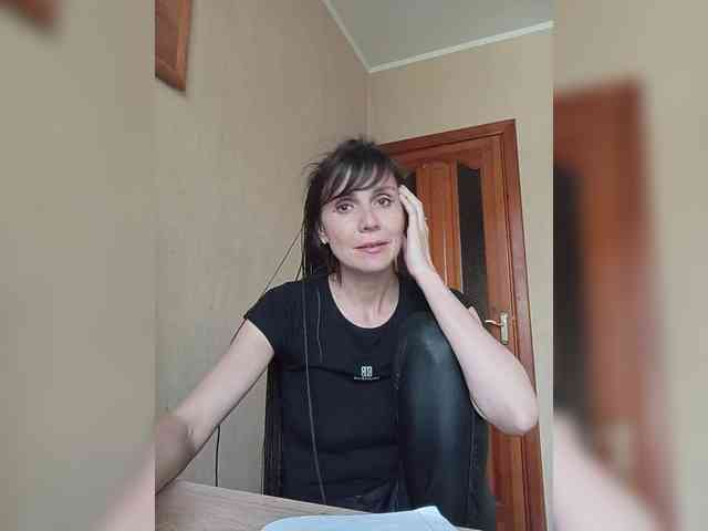 Hellenalonenochka webcam