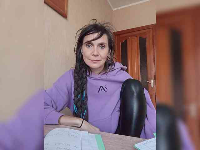 Hellenalonenochka webcam