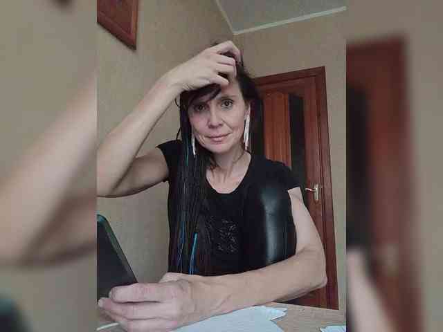 Hellenalonenochka webcam