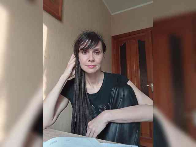 Hellenalonenochka webcam