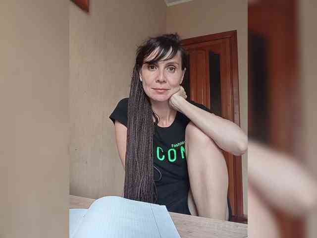 Hellenalonenochka webcam