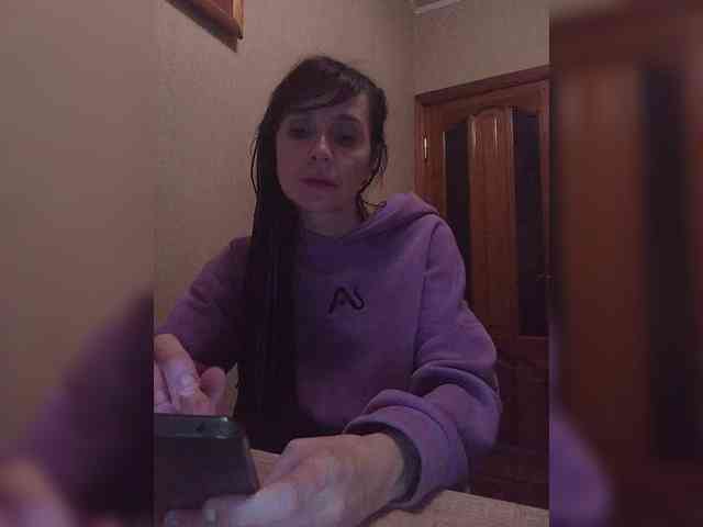 Hellenalonenochka webcam