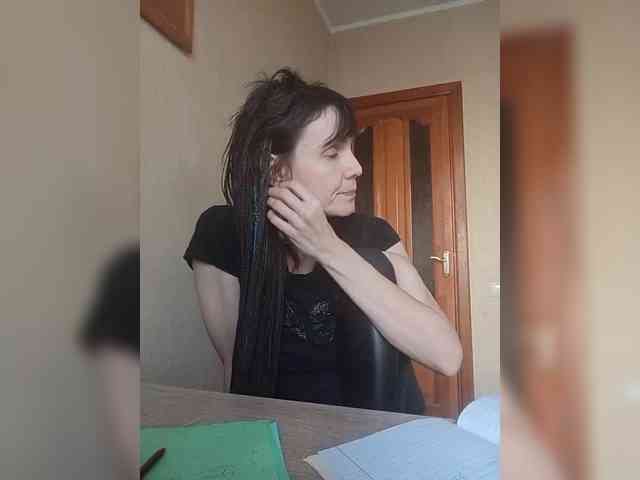 Hellenalonenochk... Live Webcam on BongaCams