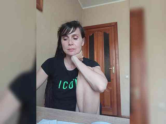 Hellenalonenochka webcam