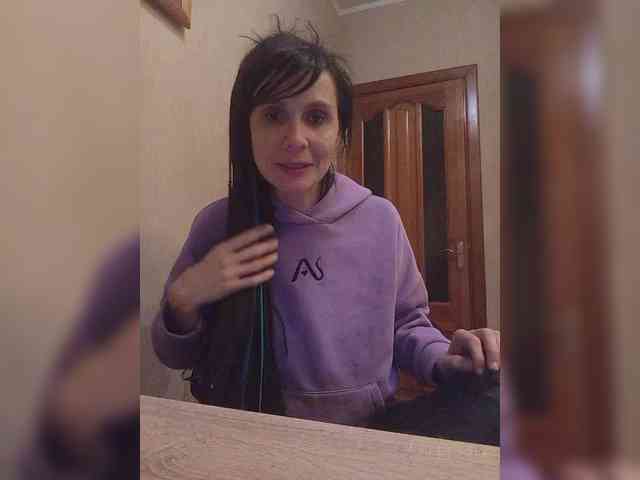 Hellenalonenochka webcam