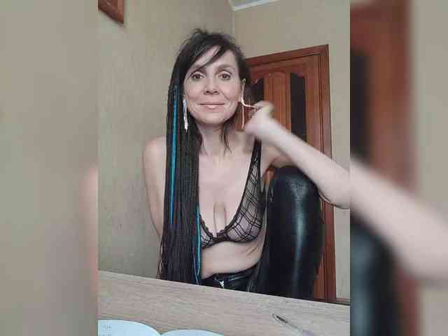 Hellenalonenochka webcam