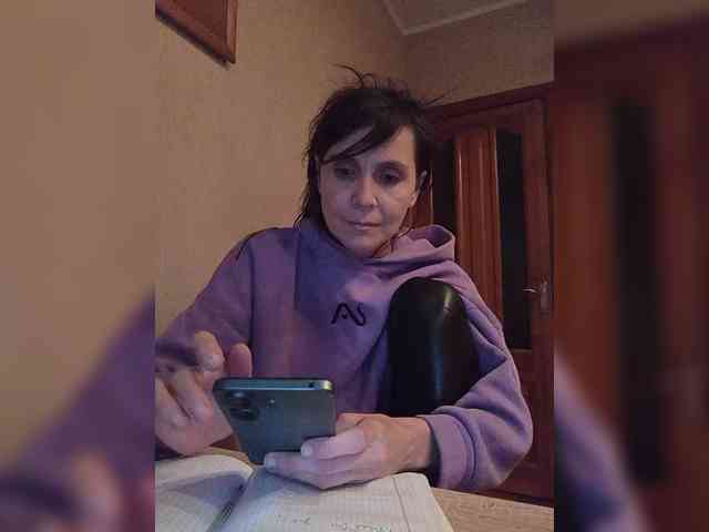 Hellenalonenochka webcam