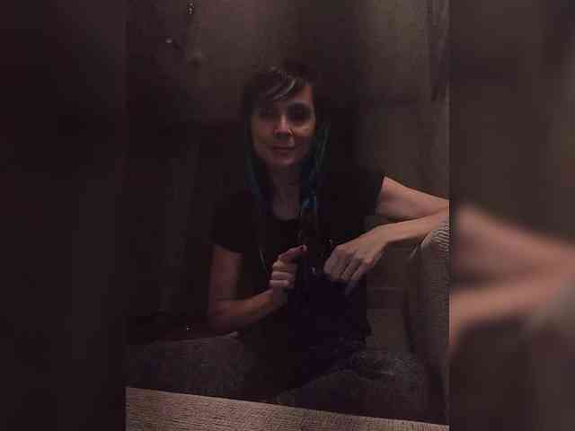 Hellenalonenochka webcam