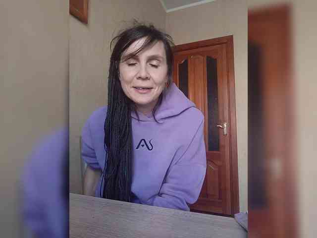 Hellenalonenochka webcam