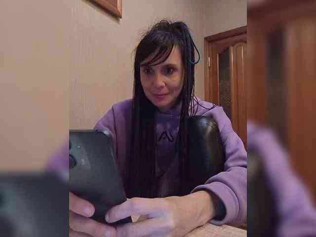 Hellenalonenochka webcam