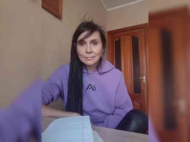 Hellenalonenochka webcam