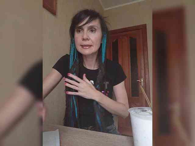 Hellenalonenochka webcam