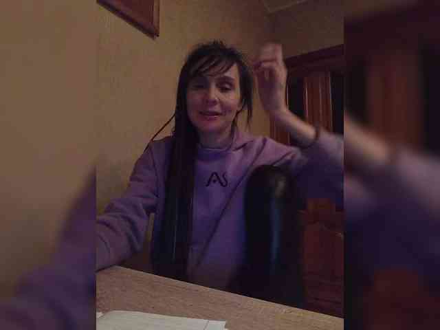 Hellenalonenochka webcam