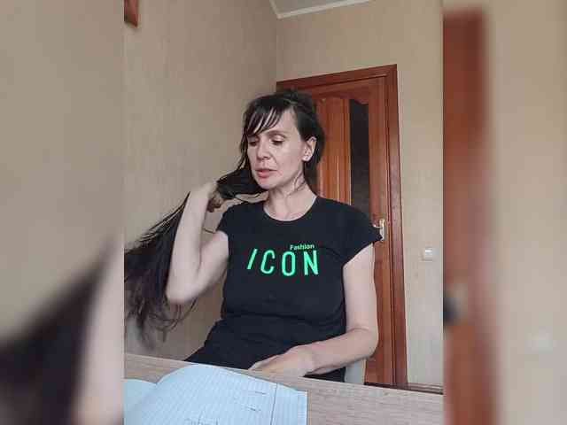 Hellenalonenochka webcam