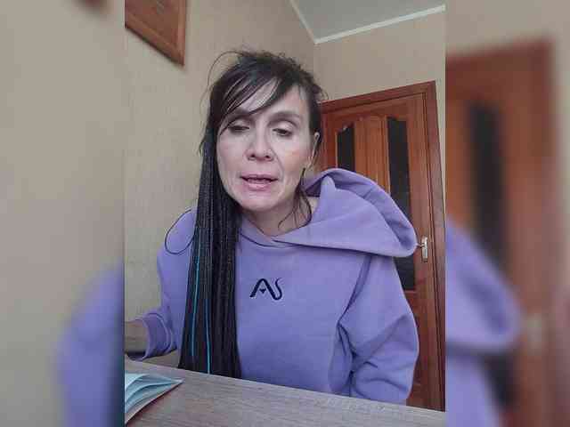 Hellenalonenochka webcam