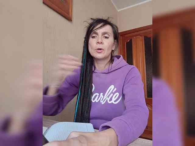 Hellenalonenochka webcam