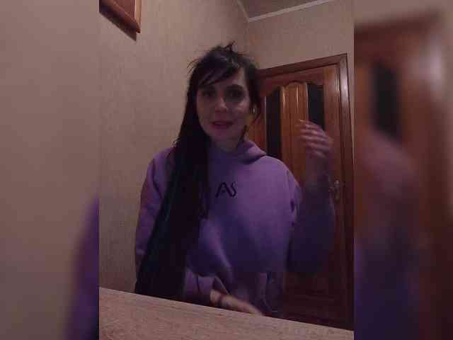 Hellenalonenochka webcam