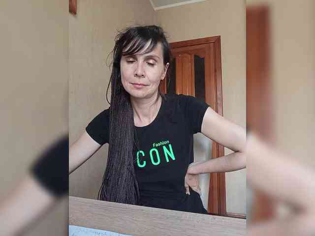 Hellenalonenochka webcam