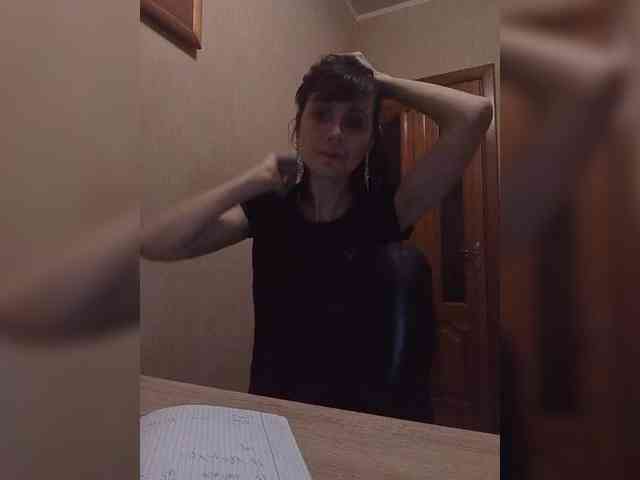 Hellenalonenochka webcam