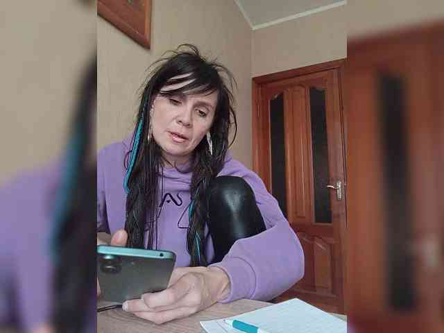 Hellenalonenochka webcam