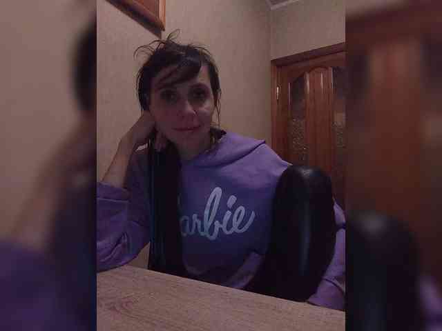 Hellenalonenochka webcam