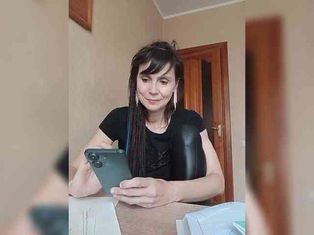 Hellenalonenochka webcam