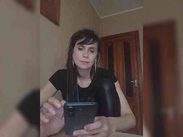 Hellenalonenochk... Live Webcam on BongaCams