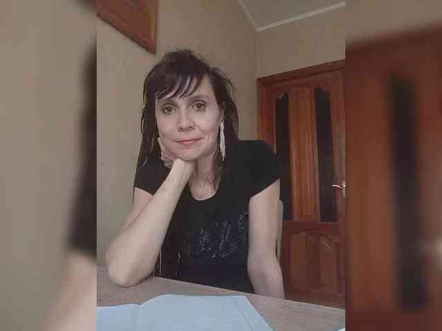 Hellenalonenochk... Live Webcam on BongaCams