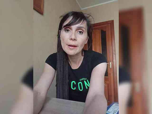 Hellenalonenochka webcam