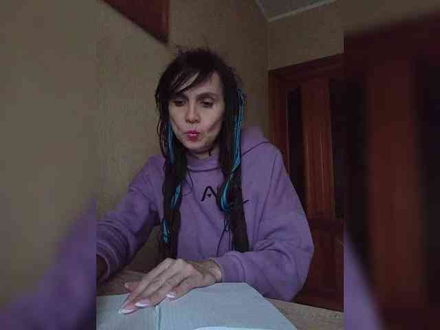 Hellenalonenochka webcam