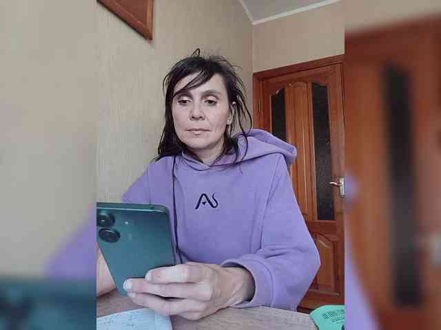 Hellenalonenochka webcam