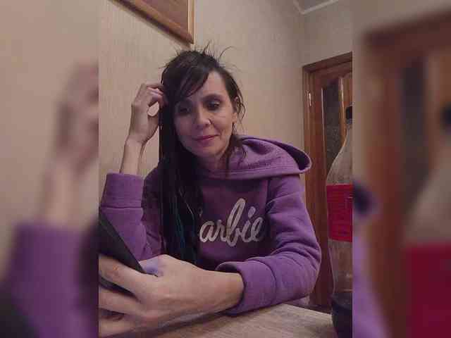 Hellenalonenochka webcam