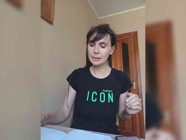 Hellenalonenochka webcam
