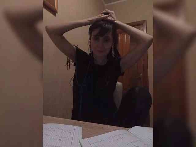 Hellenalonenochk... Live Webcam on BongaCams