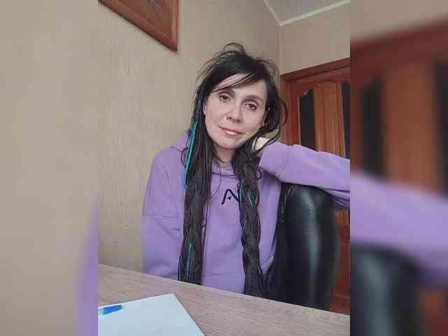 Hellenalonenochka webcam