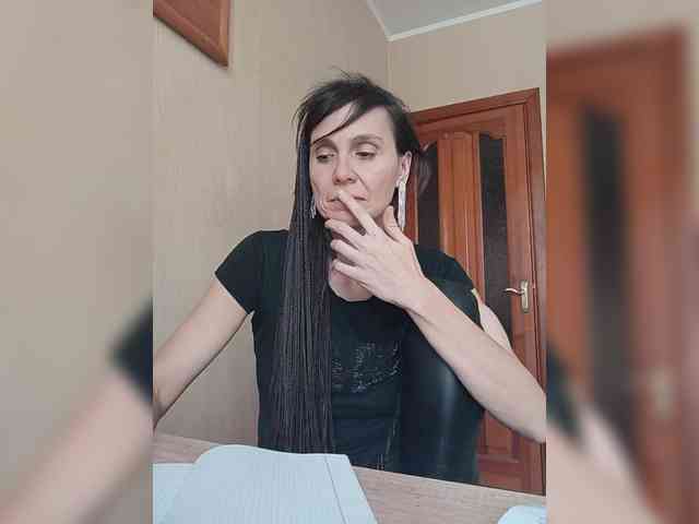 Hellenalonenochka webcam