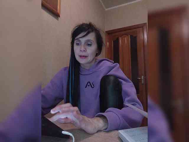 Hellenalonenochka webcam