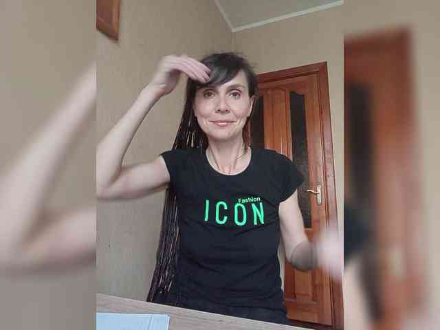 Hellenalonenochka webcam