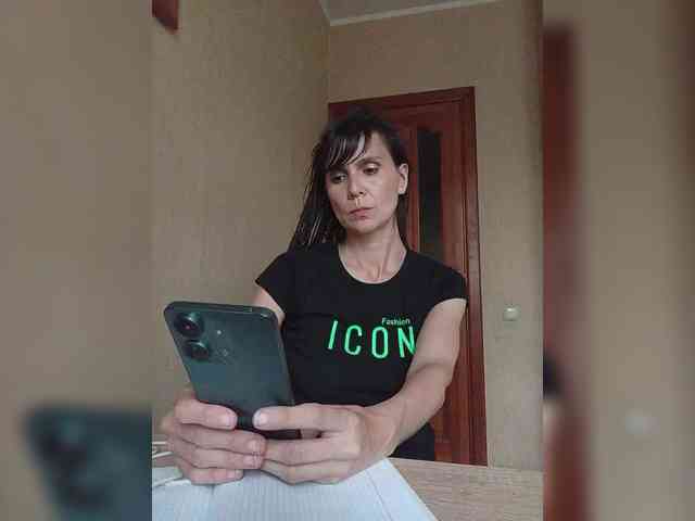 Hellenalonenochka webcam