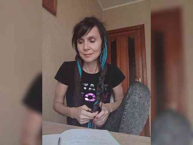 Hellenalonenochka webcam