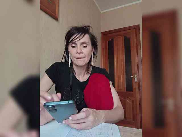 Hellenalonenochka webcam