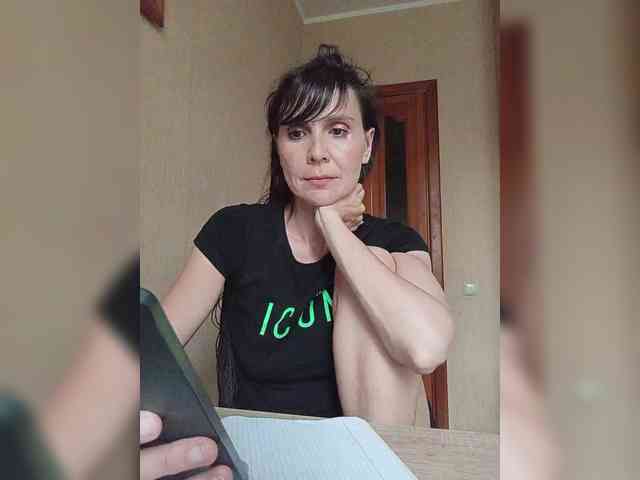 Hellenalonenochka webcam