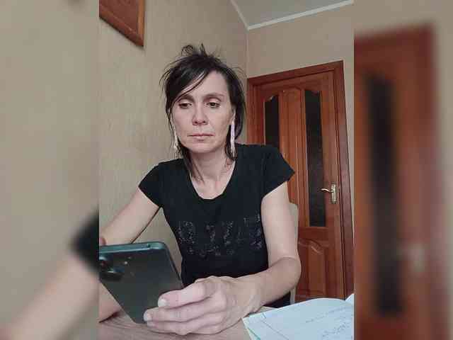 Hellenalonenochka webcam