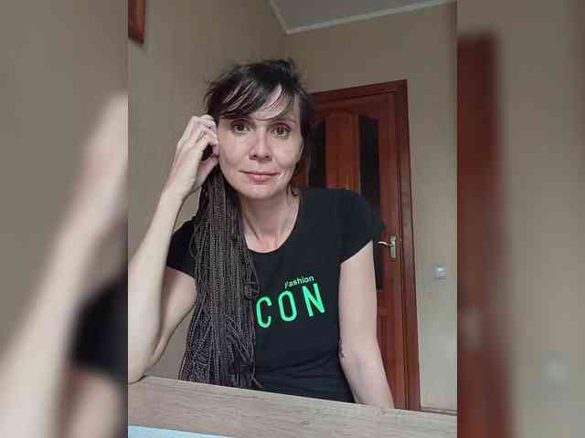 Hellenalonenochka webcam