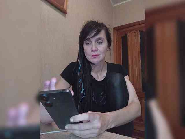 Hellenalonenochka webcam