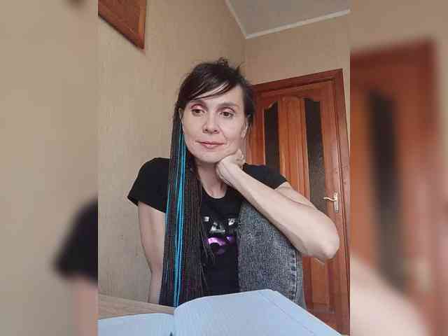 Hellenalonenochka webcam