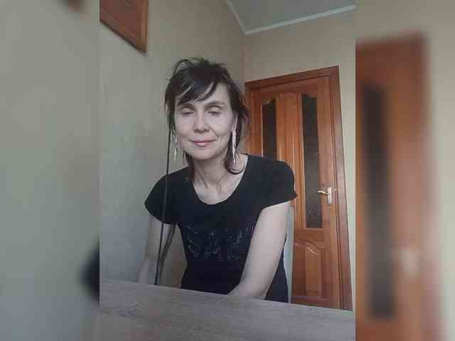 Hellenalonenochk... Live Webcam on BongaCams